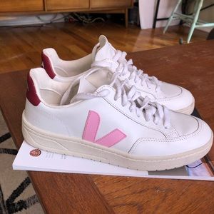 Veja | Shoes | Veja V2 In Extra White Guimauve Marsala Size 38 | Poshmark